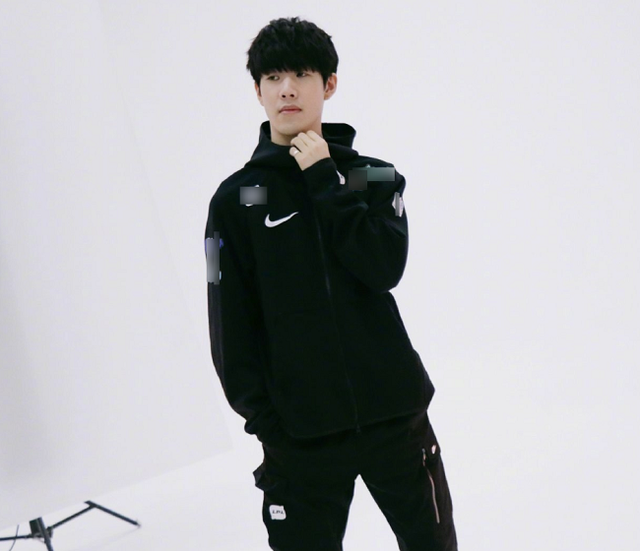 前FPX替补打野Moyan力挺小老虎，爆料经理Denny威胁降薪