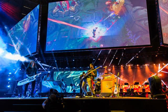 JackeyLove ：Meiko对团队有很大帮助，状态比TL好很多，比赛很轻松